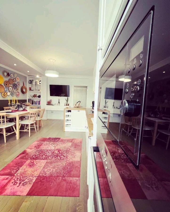 Cozy & Stylish Apartment Тирана Екстер'єр фото